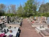 Cimetière traditionnel avec monuments funéraires